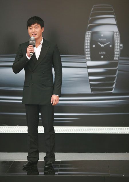 佟大為出席名表開業黝黑面龐難掩幸福心情(圖)