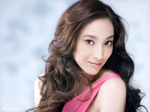 吳佩慈寫真乳溝畢現(xiàn) 將清純與性感混搭
