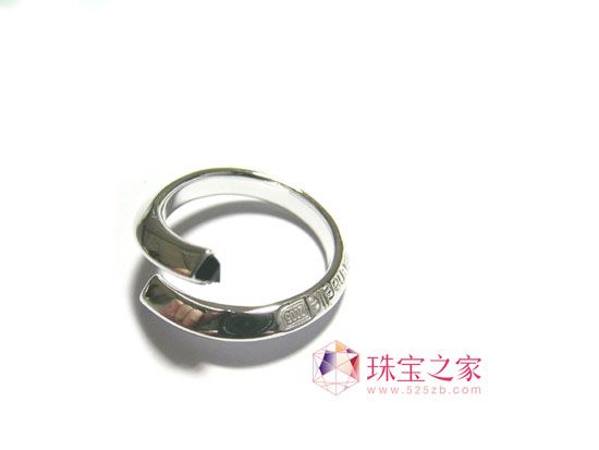 銀質(zhì)的情侶對戒:停留在指間的情話