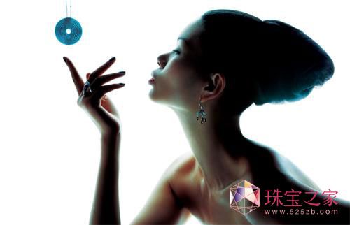 呂燕牽手周大福,演繹東方珠寶驚世之美
