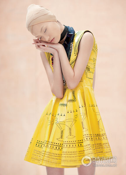 UՈDƤBȹ Holly Fulton{ɫ朡׺b Giorgio Armanib Marisfrolg