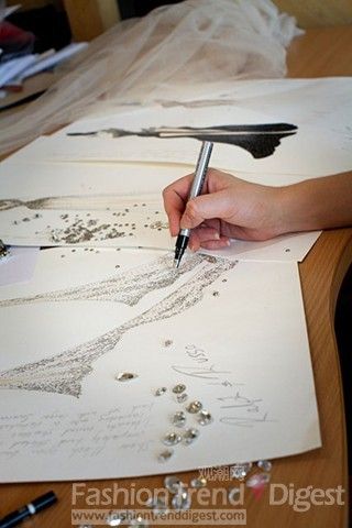 Harrods展出價值23萬英鎊裙子