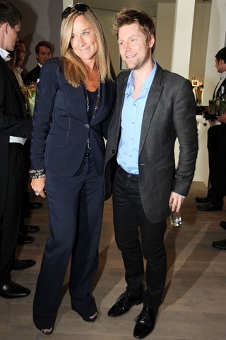 ͌ϯй Angela Ahrendts Ͱ͌TChristopher Bailey