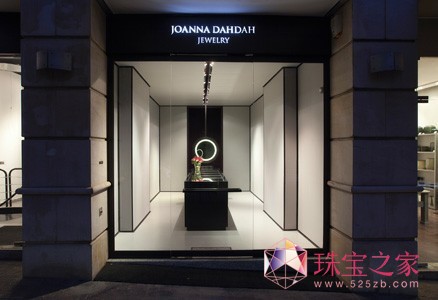 Joanna Dahdah ׶ؐأƳׂ錚OӋϵк׌һeQ錚OӋbpProfessional Jewellers־ٝux2010Ӣ錚硰Hot 100錚ӢС