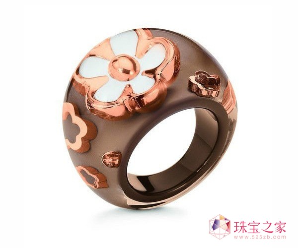 Folli Follie 推出全新珠寶新品詮釋旅行主題Folli Follie Follie di Fiori 系列焦糖色戒指 RMB635