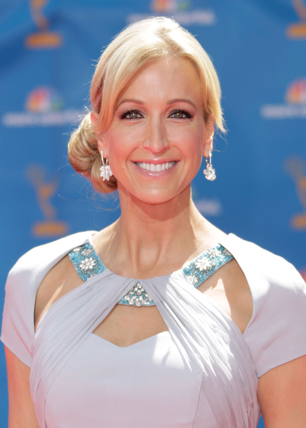 Lara Spencer 佩戴Carrera y Carrera 耳墜