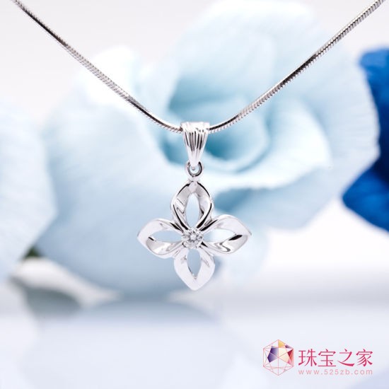  春季首飾搭配之如何使用吊墜