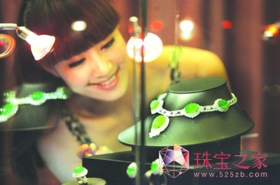小心買到翡翠仿制品:揭秘那些長得像翡翠的玉石