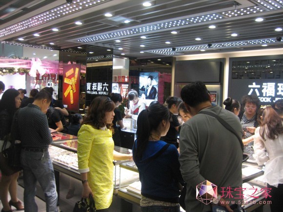 新疆維吾爾自治區(qū)克拉瑪依市匯嘉時(shí)代「六福珠寶」店鋪盛大開(kāi)業(yè)