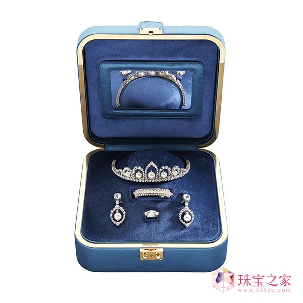 Miu Miu 全新女王珠寶系列