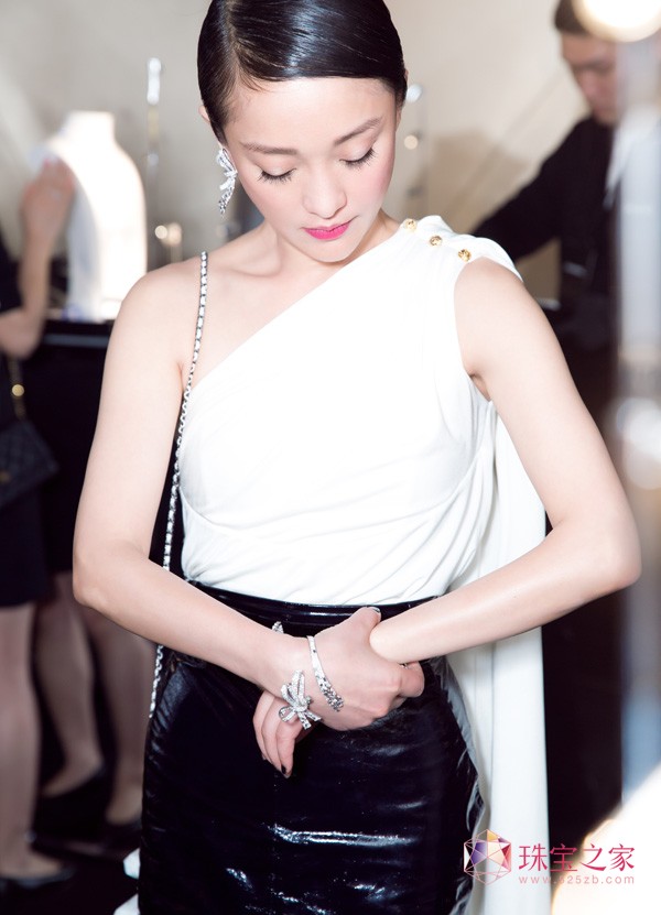 Ѹ^΃Signature de Chanelչ[