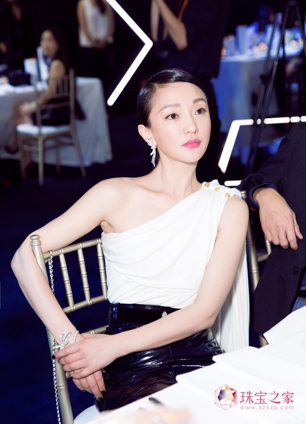 Ѹ^΃Signature de Chanelչ[