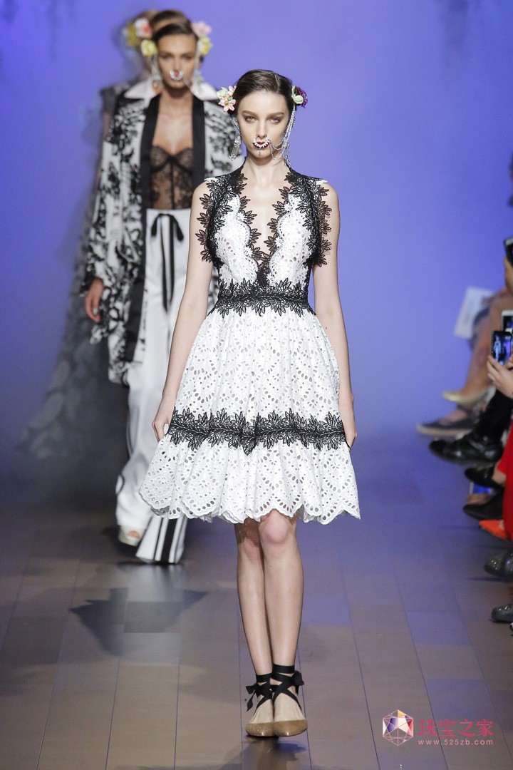 Naeem Khan 2018ϵЕrb