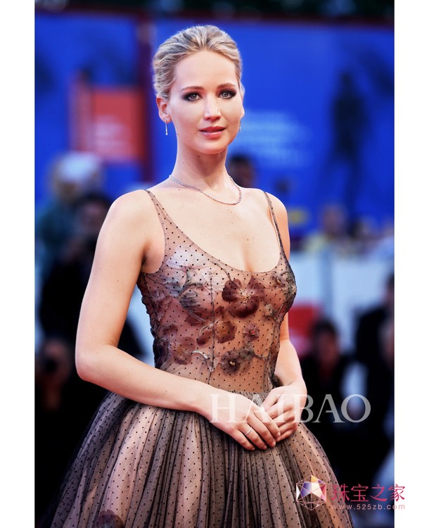 W˹Ӱղݸڂ˹ (Jennifer Lawrence) ܽ (Tiffany & Co.) 錚74˹HӰ(ji)