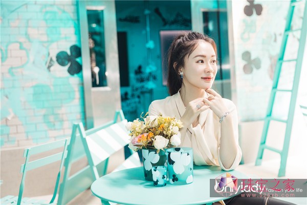 @仨׌16(g)ǞCallTiffany@ķŴˣ